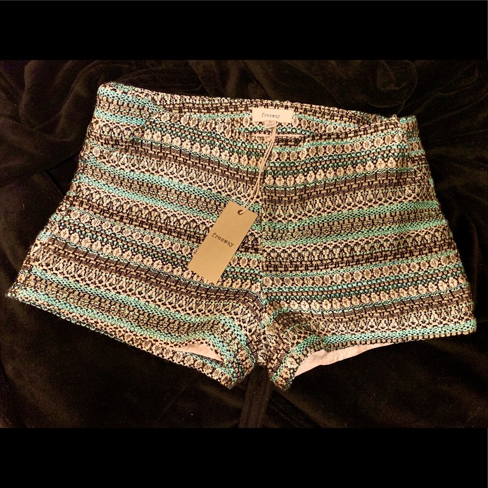 Freeway shorts NWT Size L